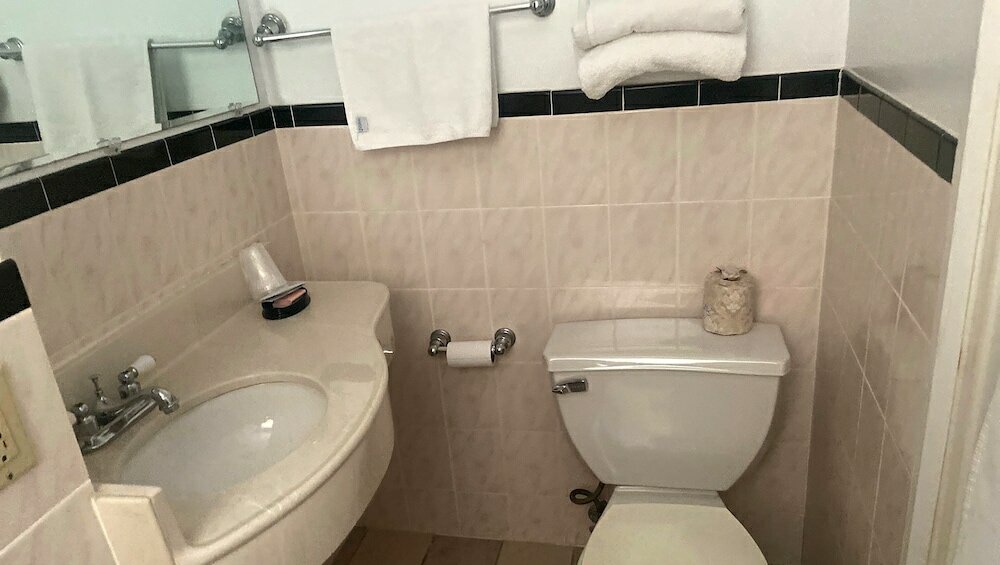 Фото Pleasant Valley Motel West Stockbridge