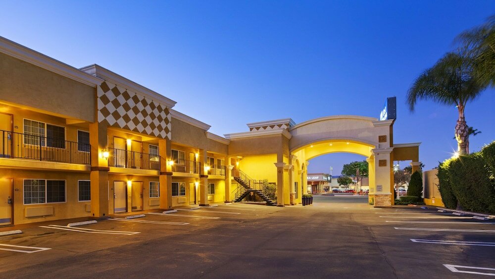 Фото Best Western Woodland Hills Inn