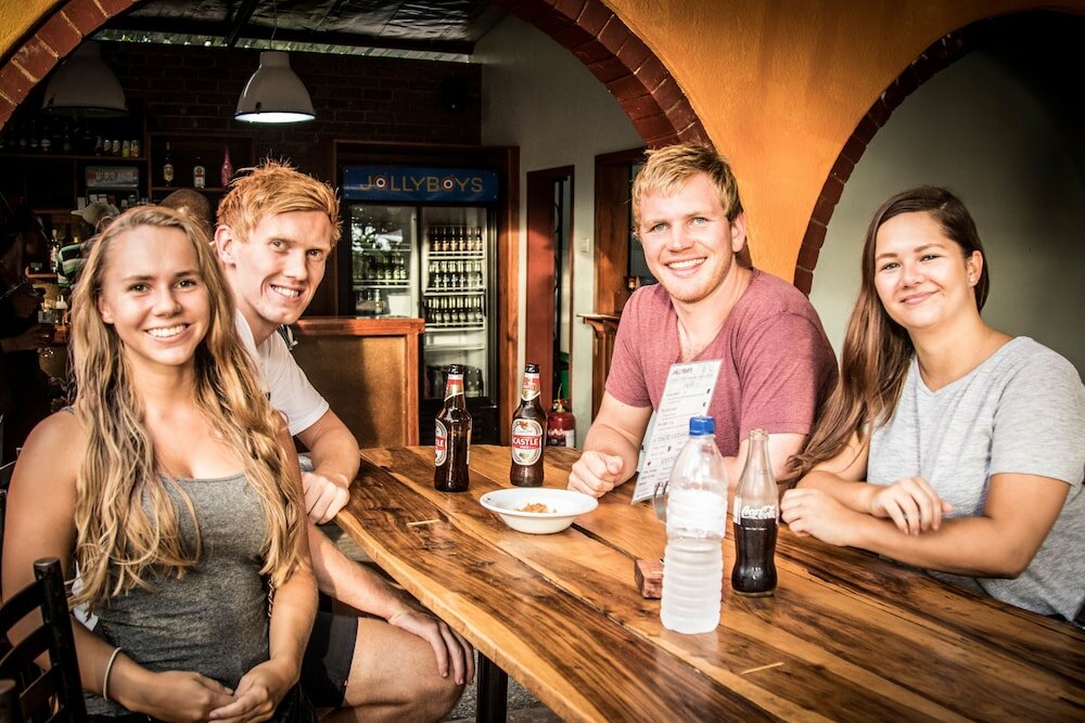 Фото Jollyboys Backpackers