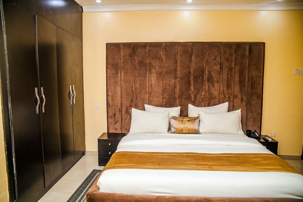 Фото CribVille Hotel & Suites