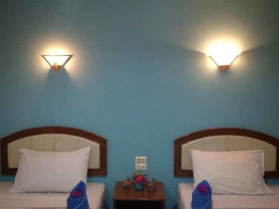 Фото J. Holiday Inn