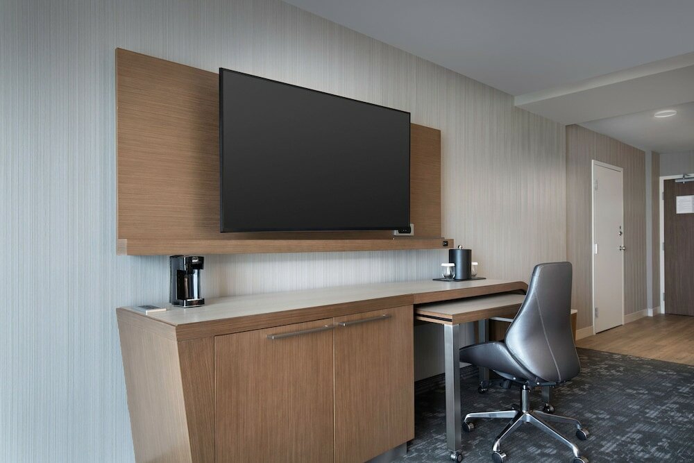 Фото Courtyard by Marriott Nanaimo