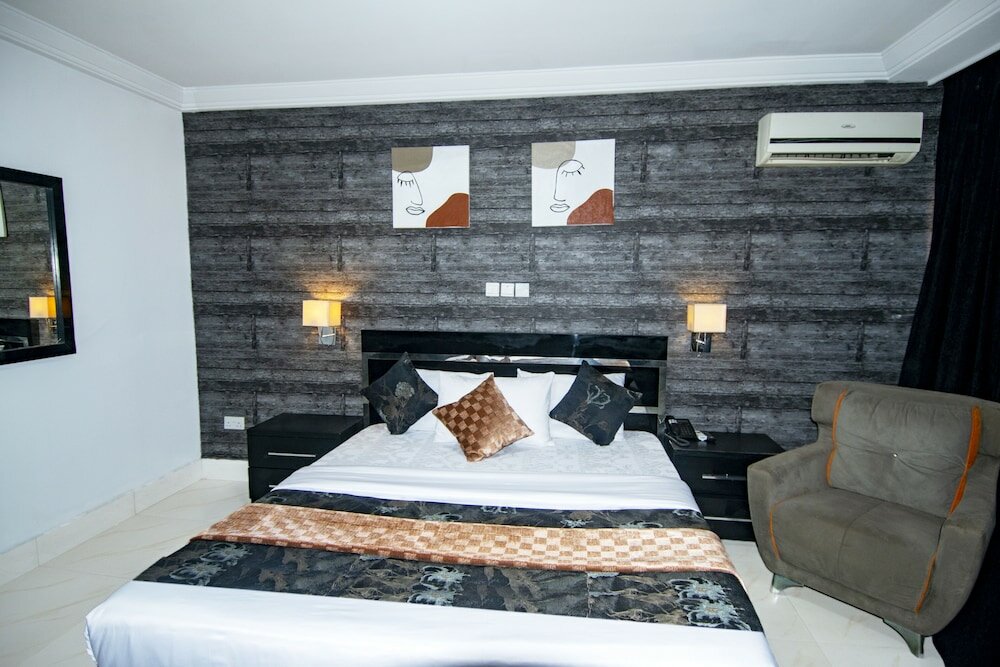 Фото Newland Luxury Apartments