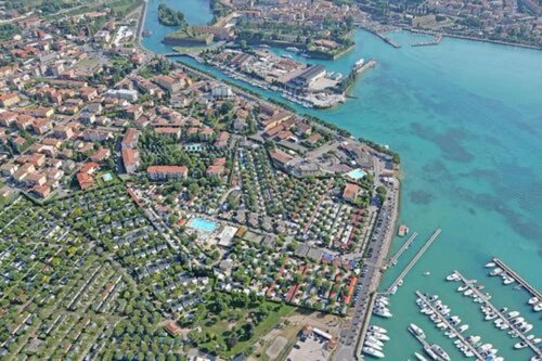 Внешний вид отеля Butterfly Camping Village в Пескиера-дель-Гарде, фото 4