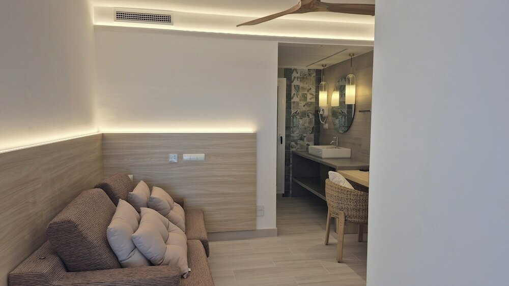 Фото Hotel Roca Bella