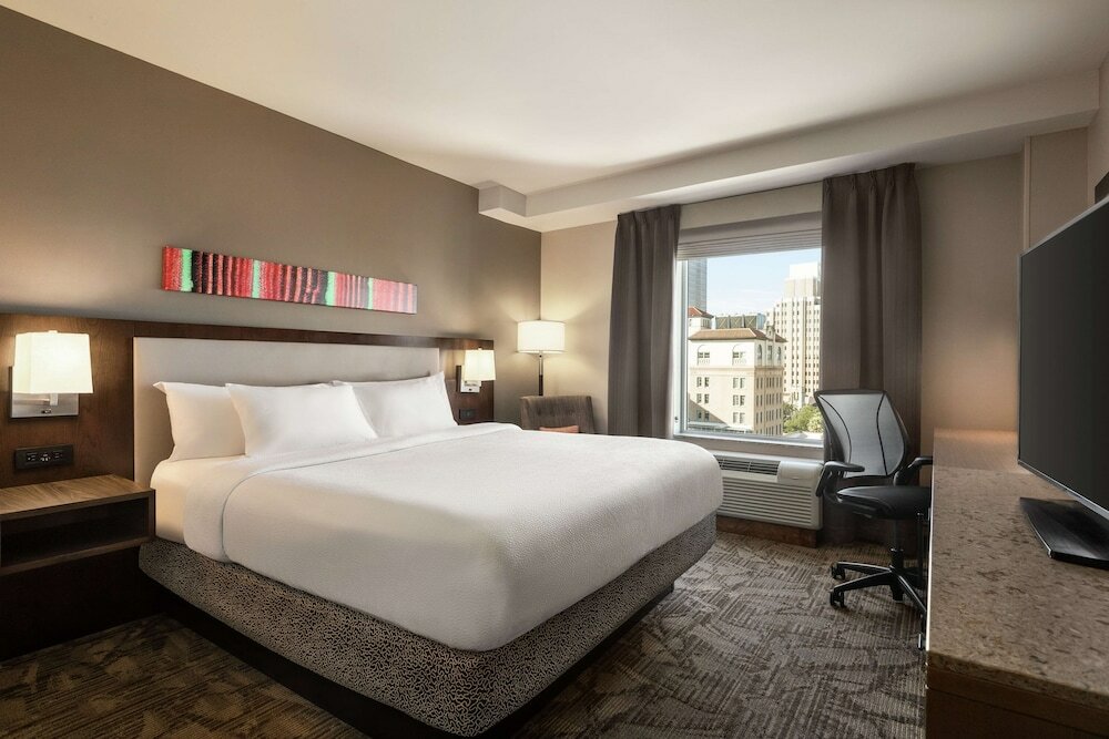 Фото Hilton Garden Inn San Antonio Downtown Riverwalk