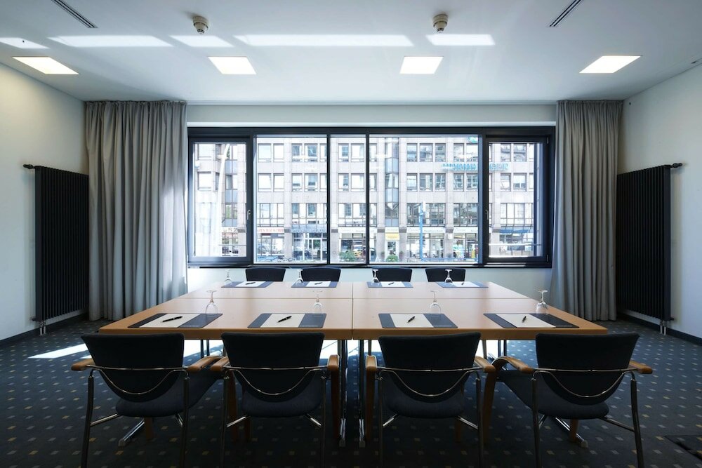 Фото IntercityHotel Hamburg Hauptbahnhof