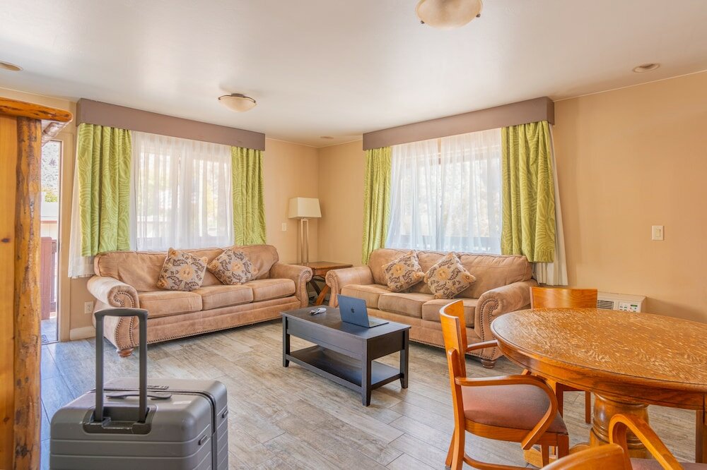 Фото Pioneer Lodge