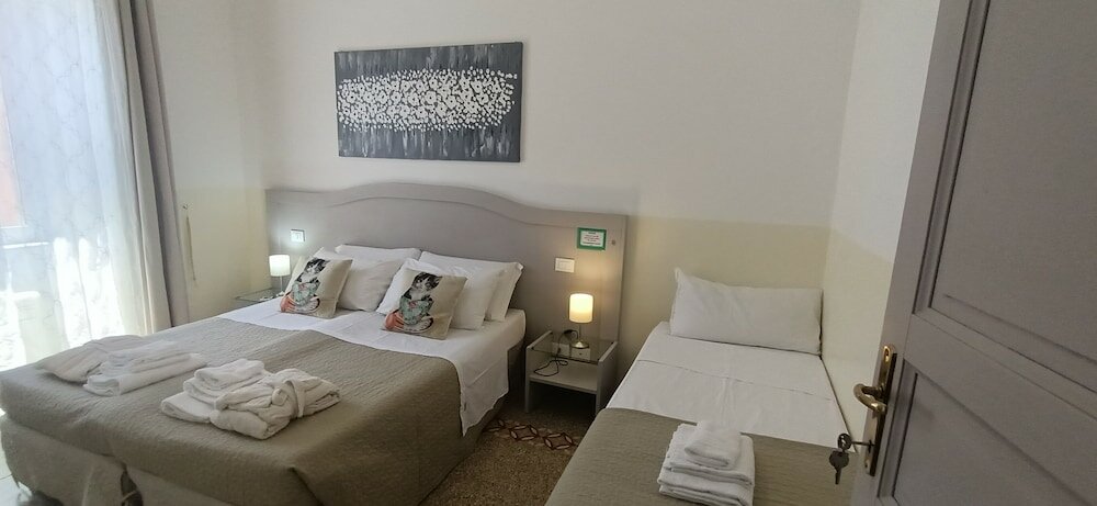 Фото Biancoreroma B&b