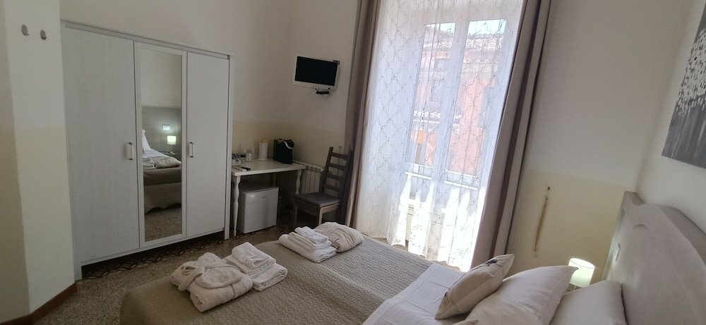 Фото Biancoreroma B&b