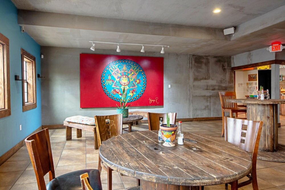 Фото Economy Inn & Suites