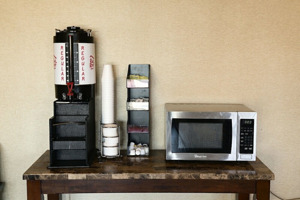 Фото Red Roof Inn & Suites Omaha - Council Bluffs