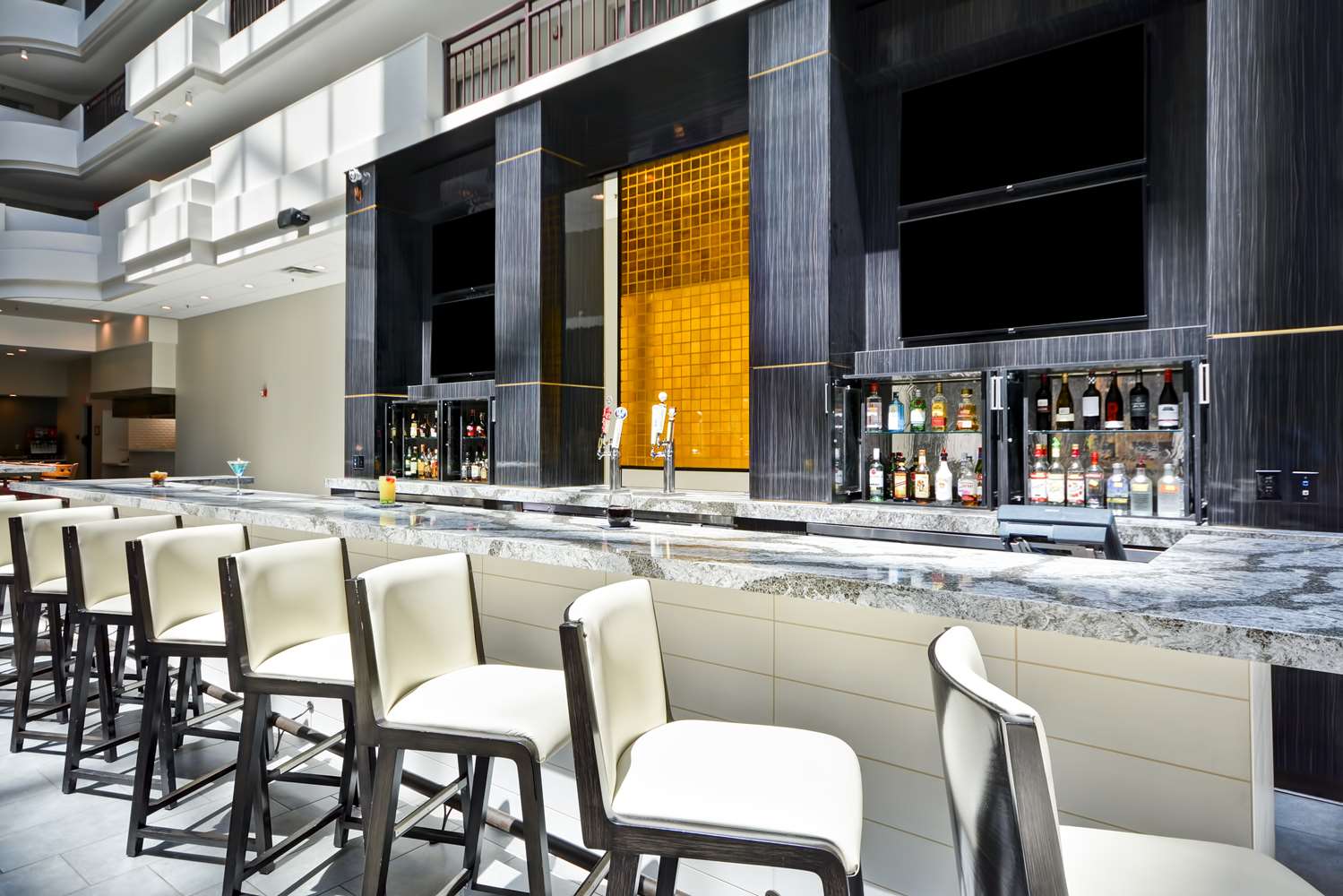 Фото Embassy Suites Hotel Charlotte