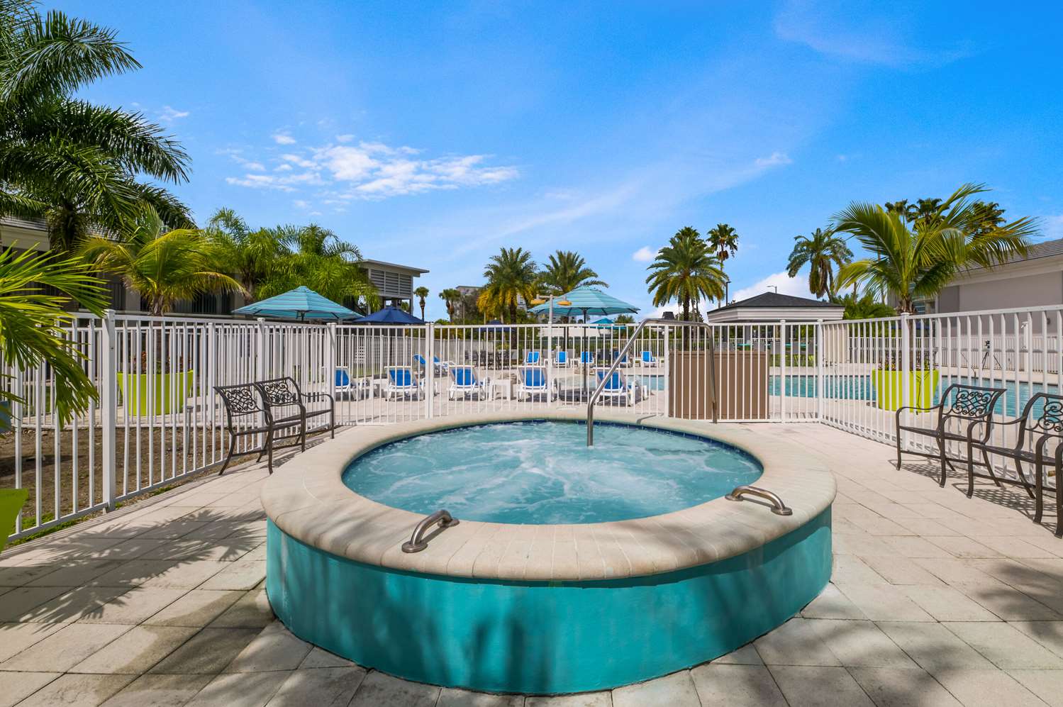 Фото Clarion Inn & Suites Across From Universal Orlando Resort