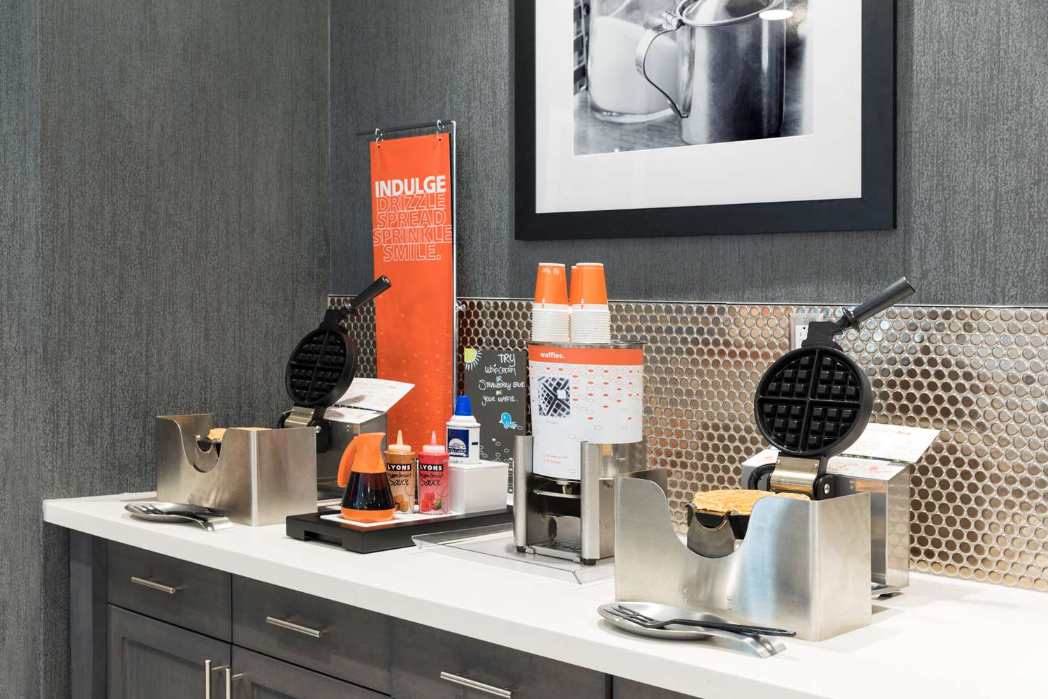 Фото Hampton Inn & Suites Indianapolis-Keystone