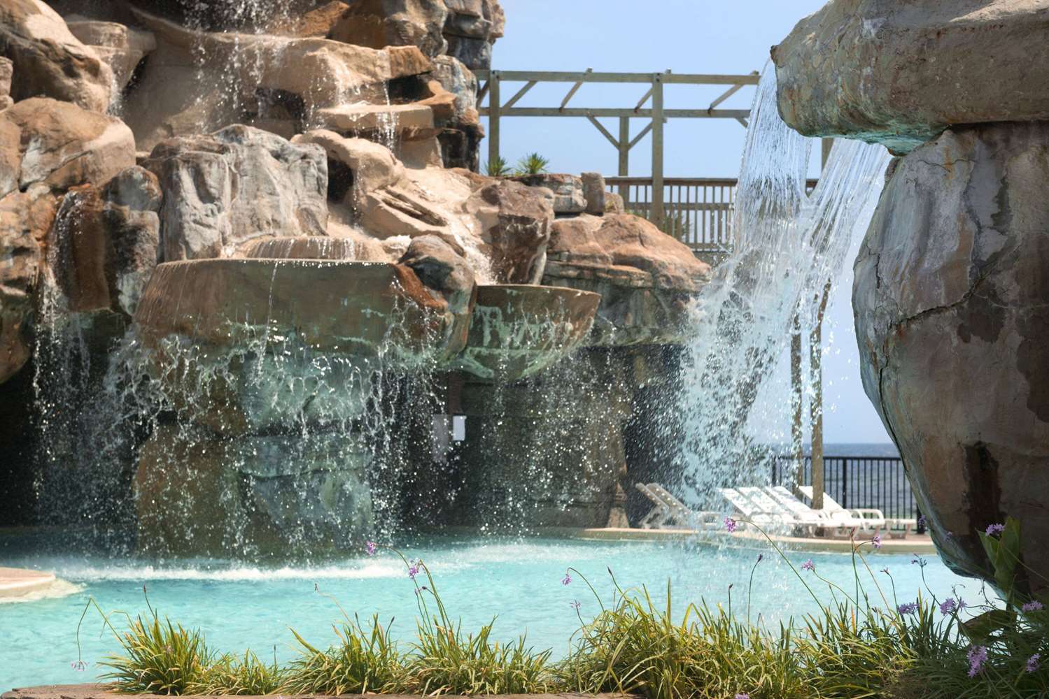 Фото Days Inn by Wyndham Panama City Beach/Ocean Front