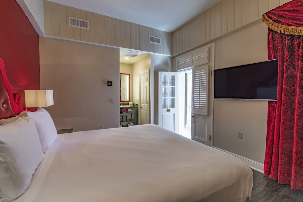 Фото Dauphine Orleans Hotel