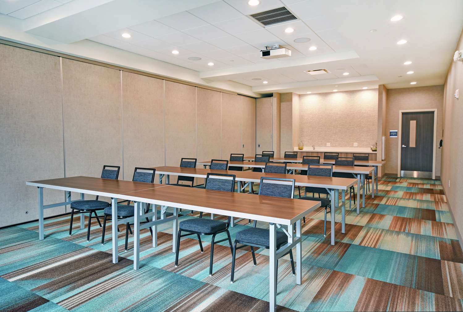 Фото Home2 Suites by Hilton Beloit