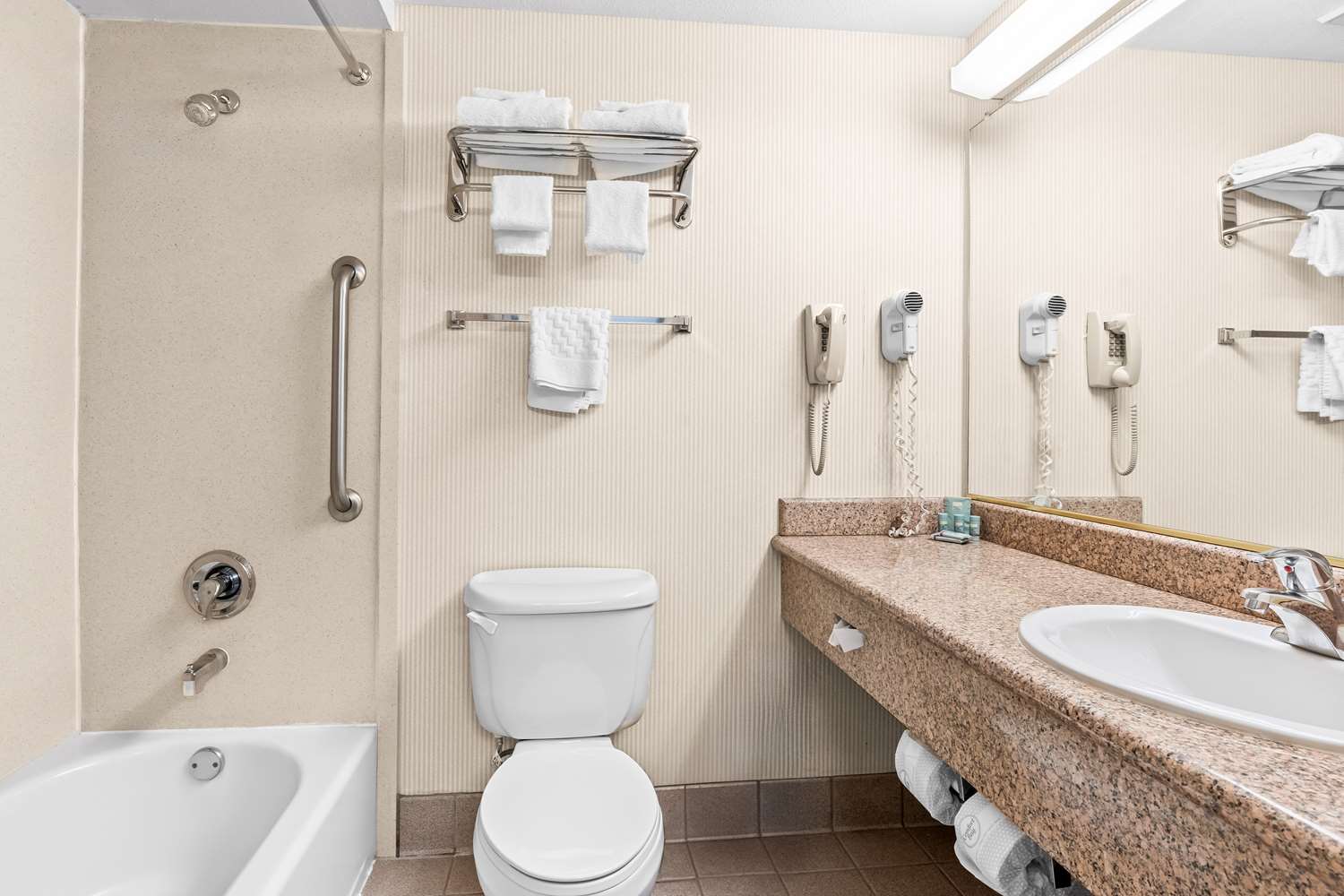 Фото SureStay Hotel by Best Western Castro Valley