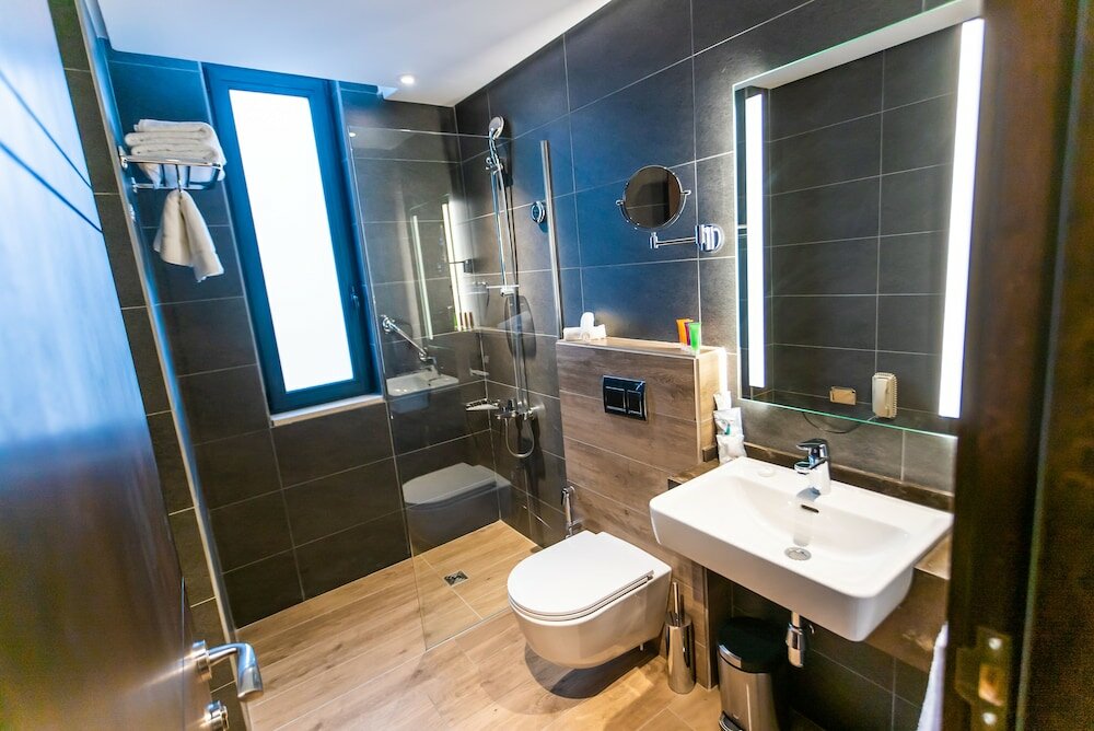 Фото The Compass Hotel