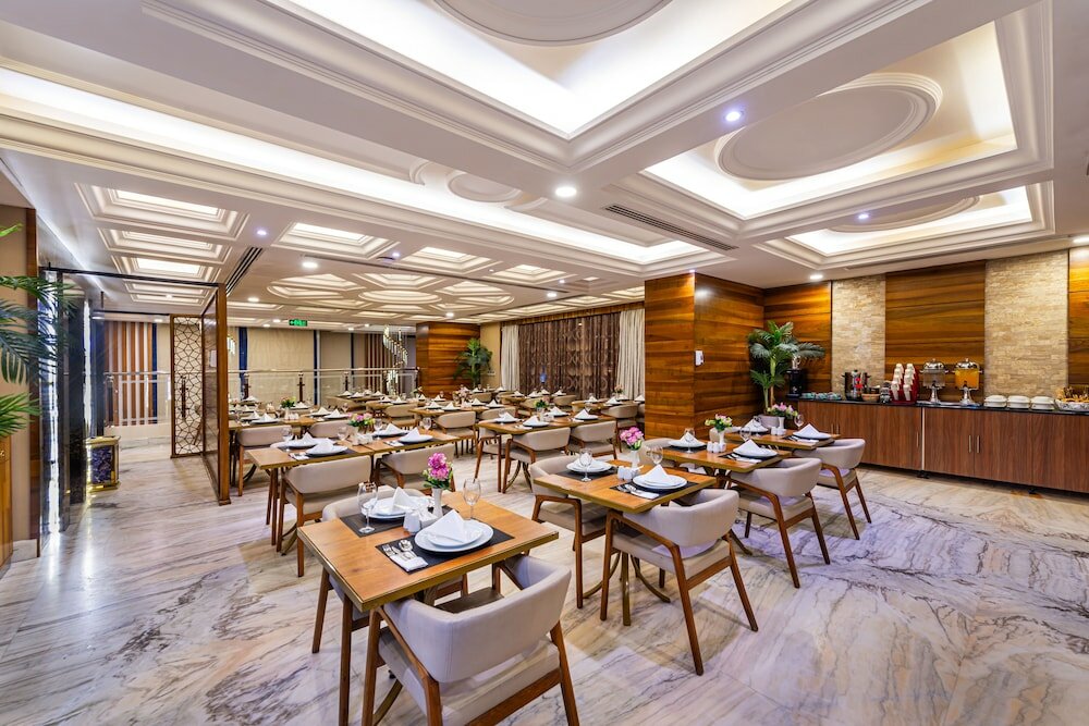 Фото Crown Rose Hotel