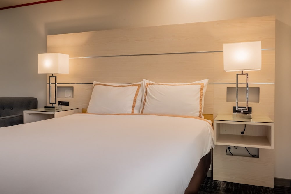 Фото Quality Inn Sunshine Suites