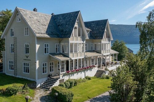 Гостиница Visnes Hotel Stryn в Согн-ог-Фьюране