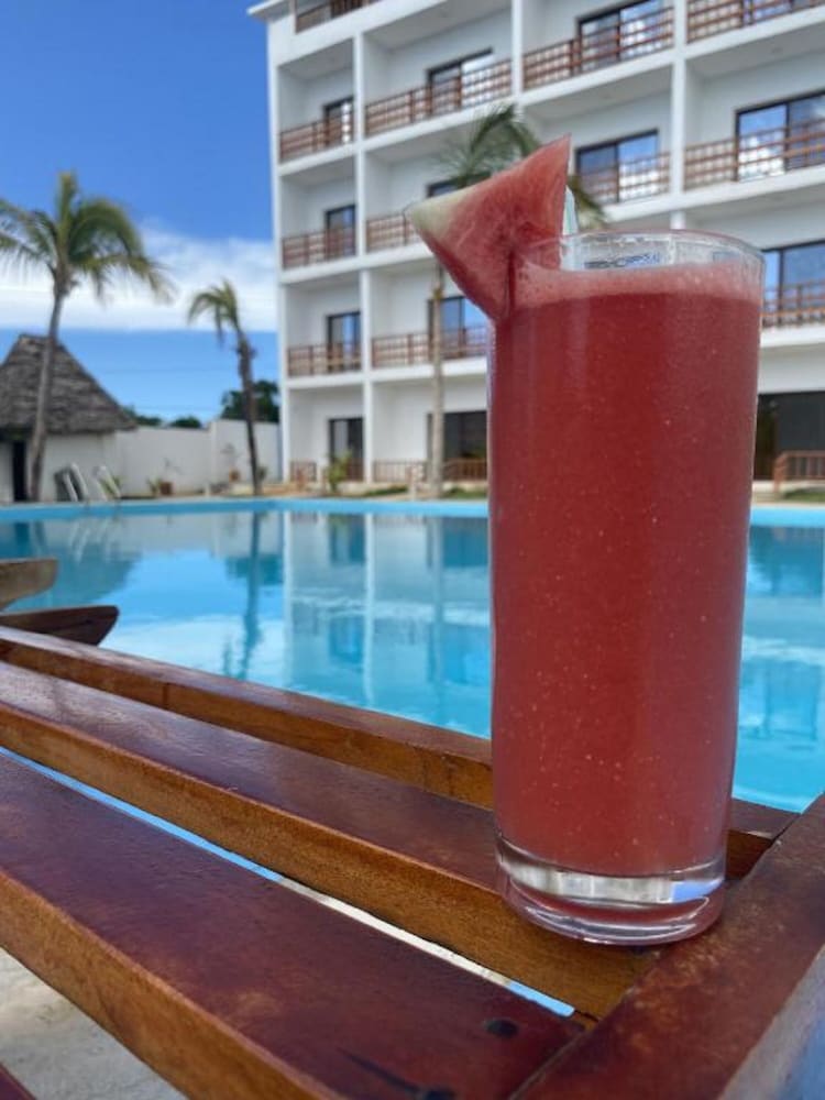 Фото Malika Nungwi Hotel