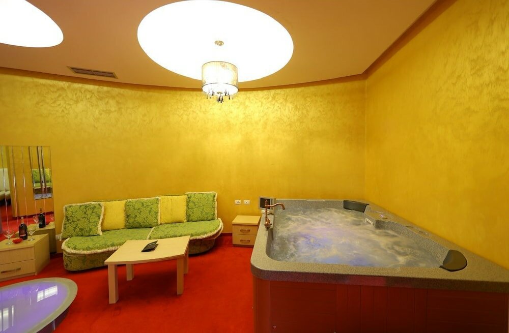 Фото Gjuta Hotel