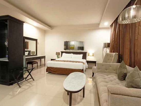 Фото Narita Hotel Surabaya