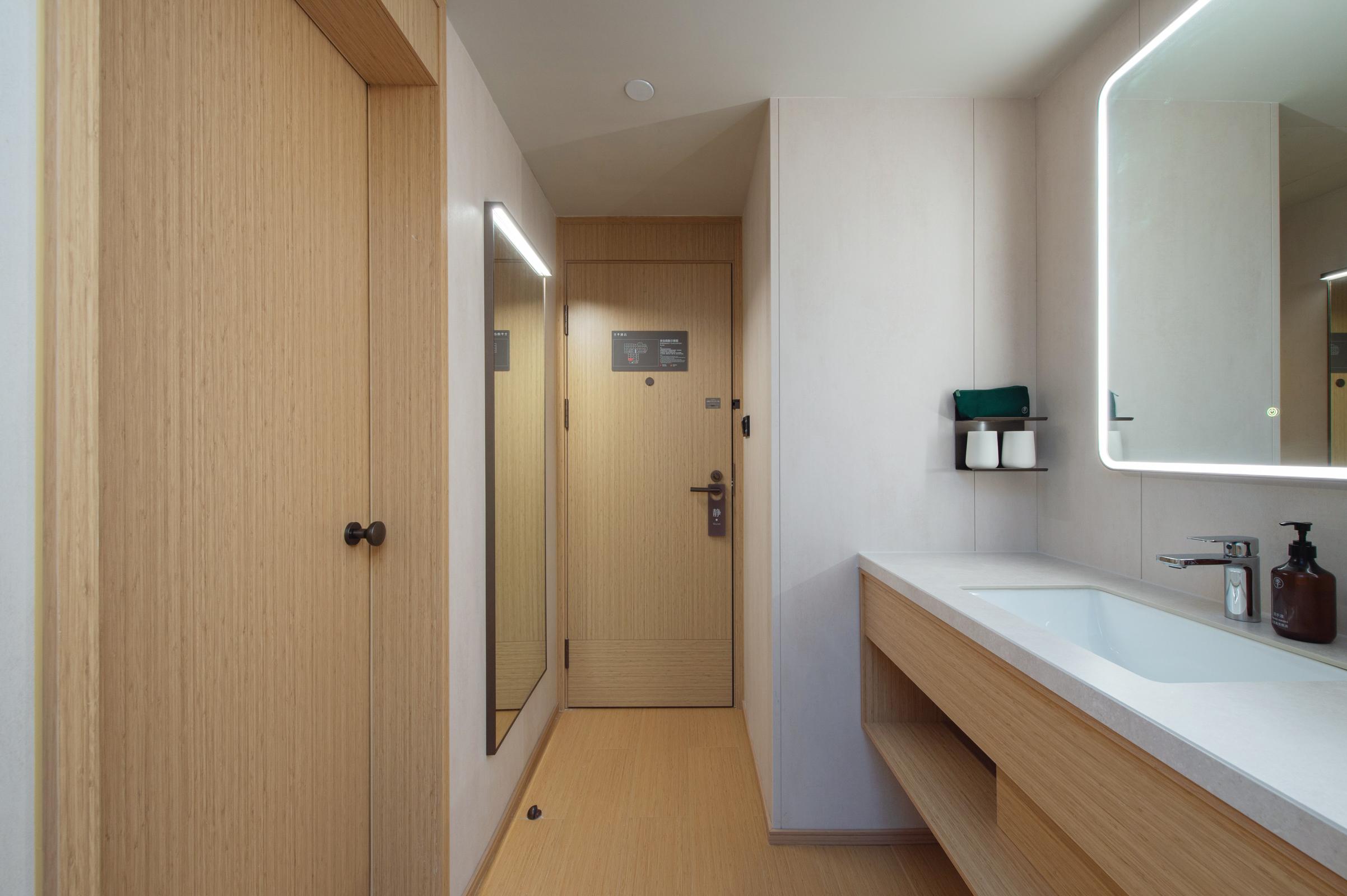 Фото Ji Hotel Guangzhou Tianhe East Railway Station