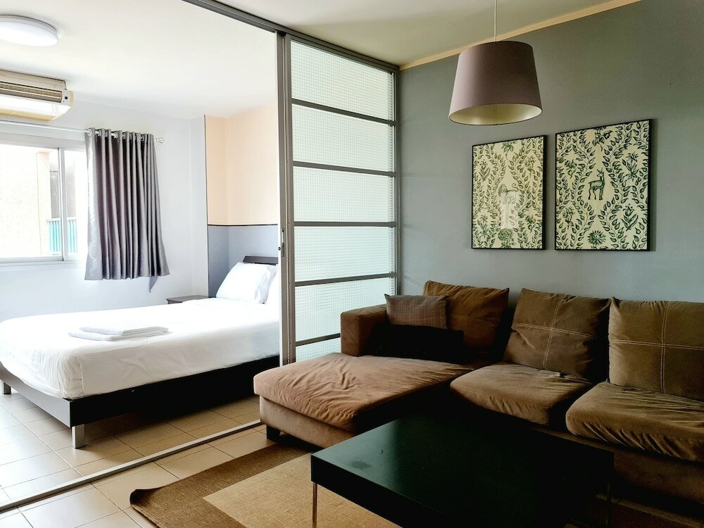 Фото Sathorn Terrace Apartment