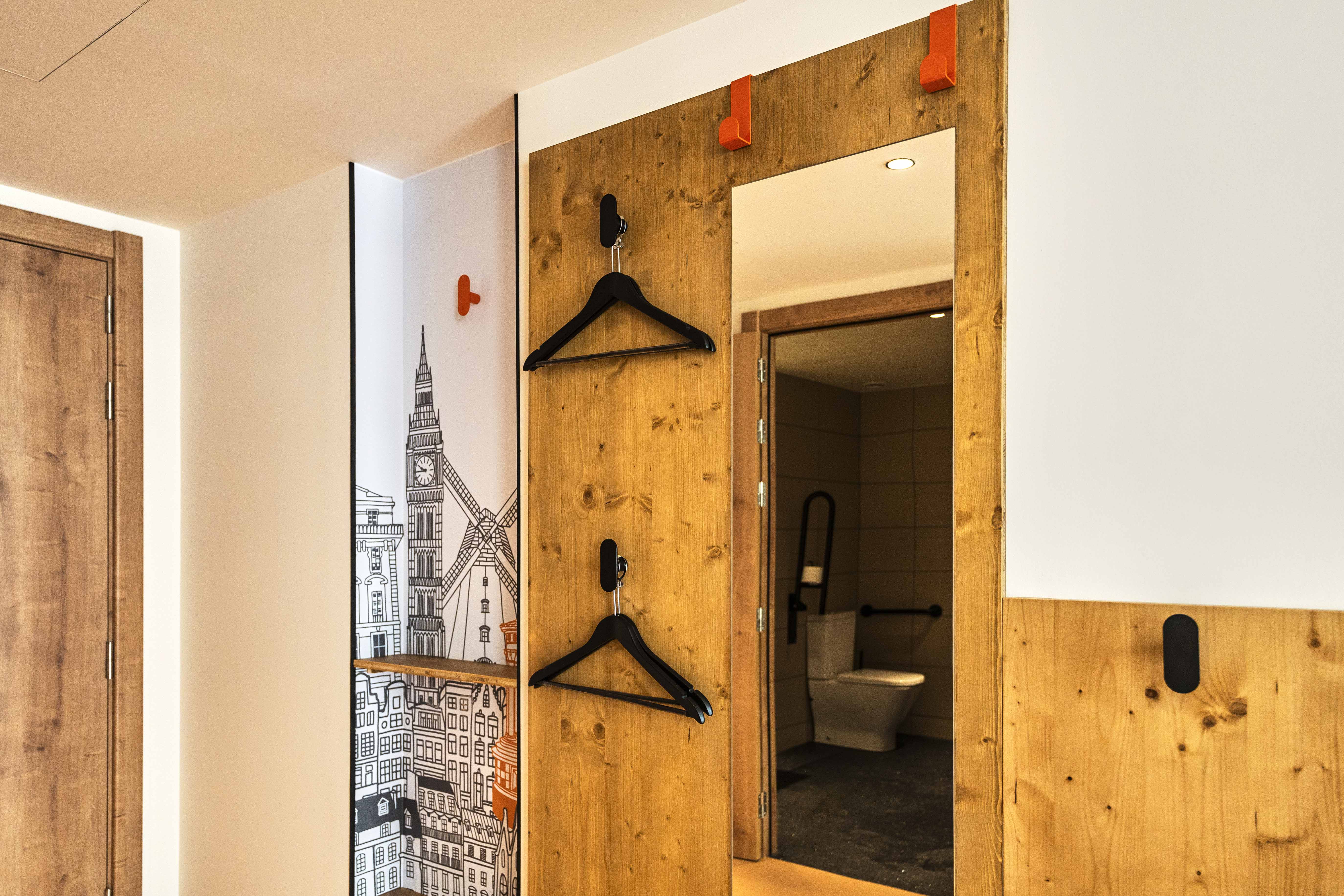 Фото EasyHotel Barcelona La Sagrera