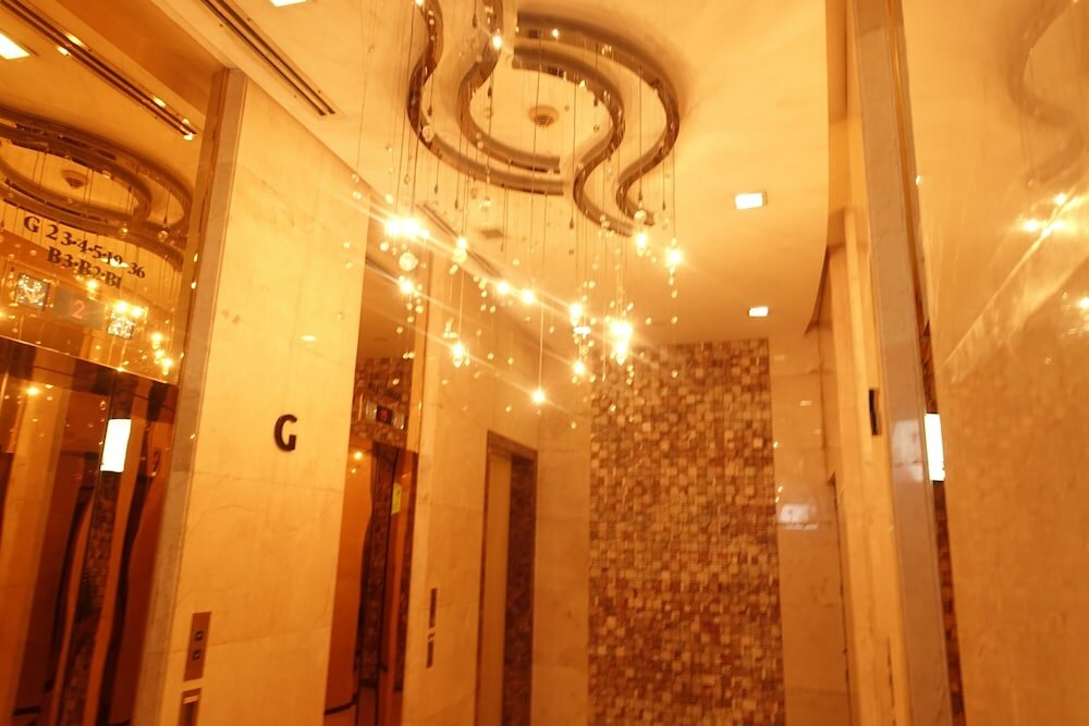 Фото Luxury Condo at Forbeswood Parklane