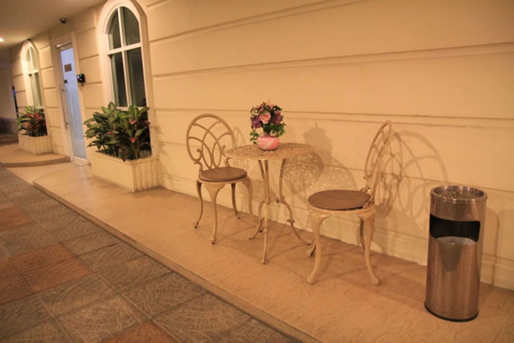 Фото Romance Hotel Srinakarin