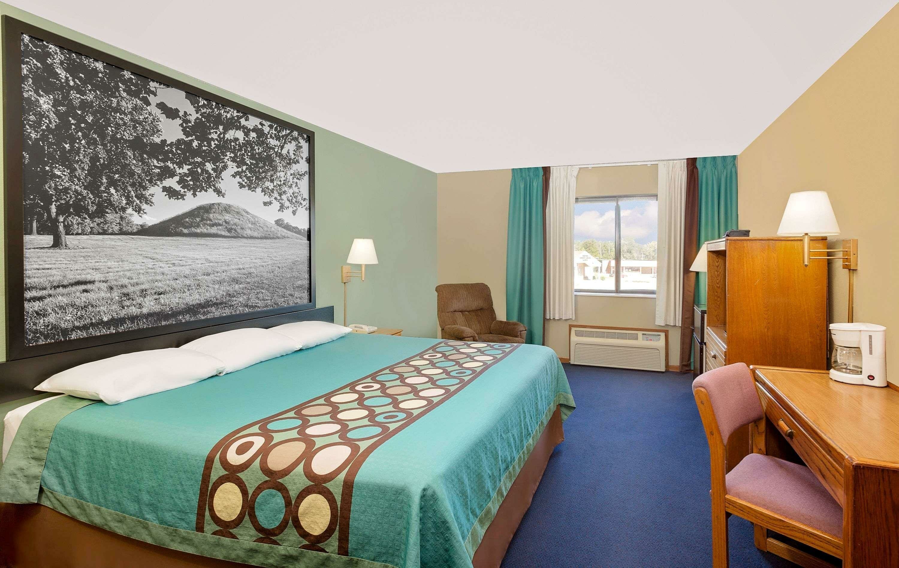 Фото Super 8 by Wyndham Macomb