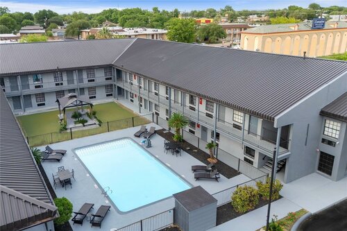 Гостиница Deluxe Inn San Antonio в Сан-Антонио