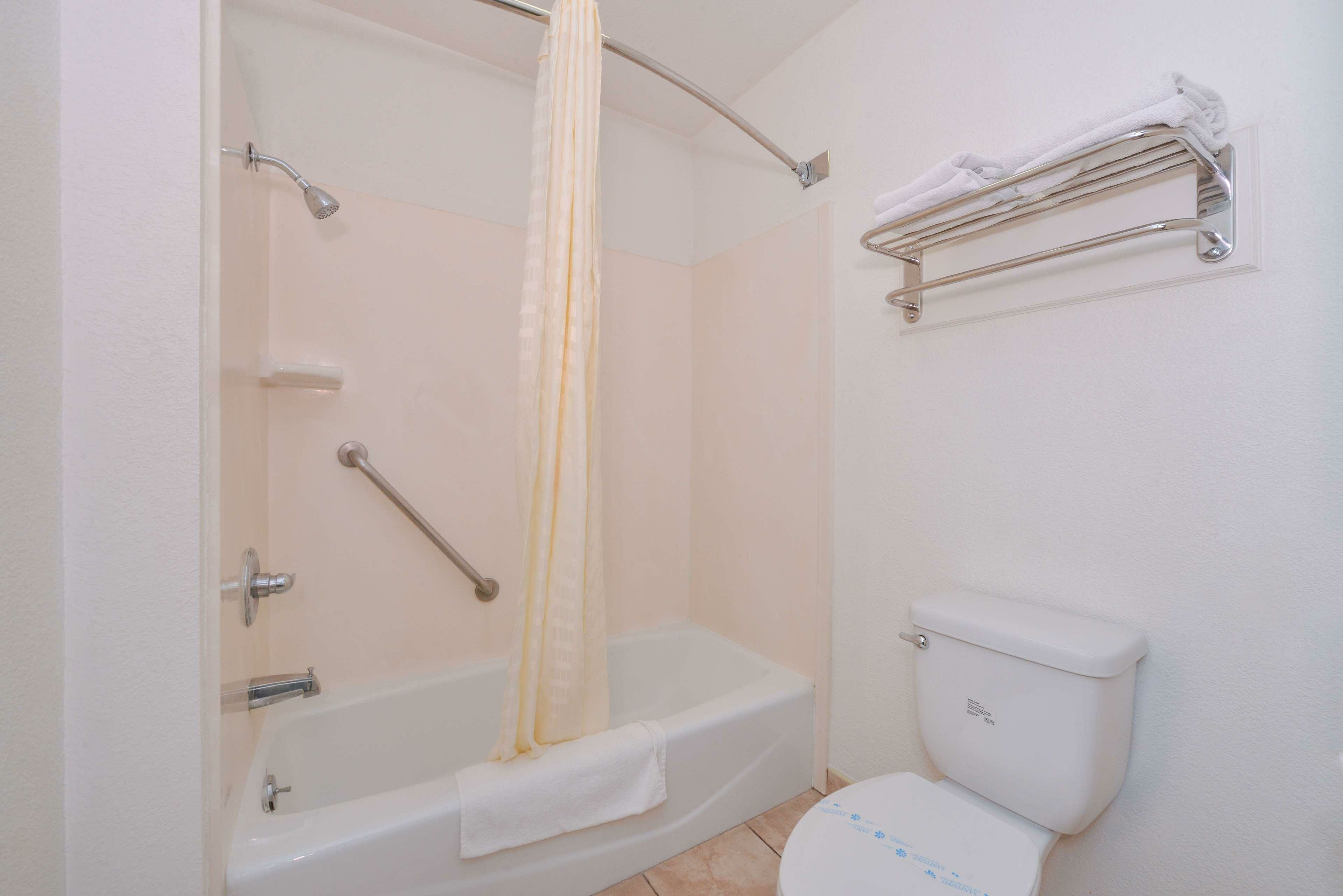 Фото Americas Best Value Inn Rialto