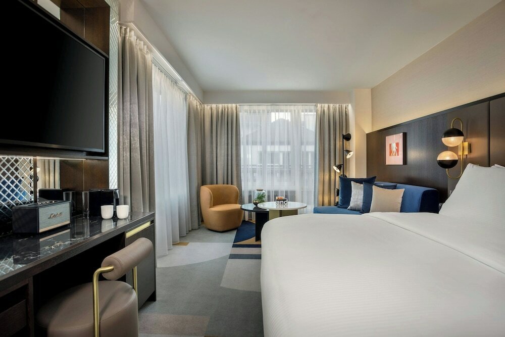 Фото Neues Schloss Privat Hotel Zurich, Autograph Collection