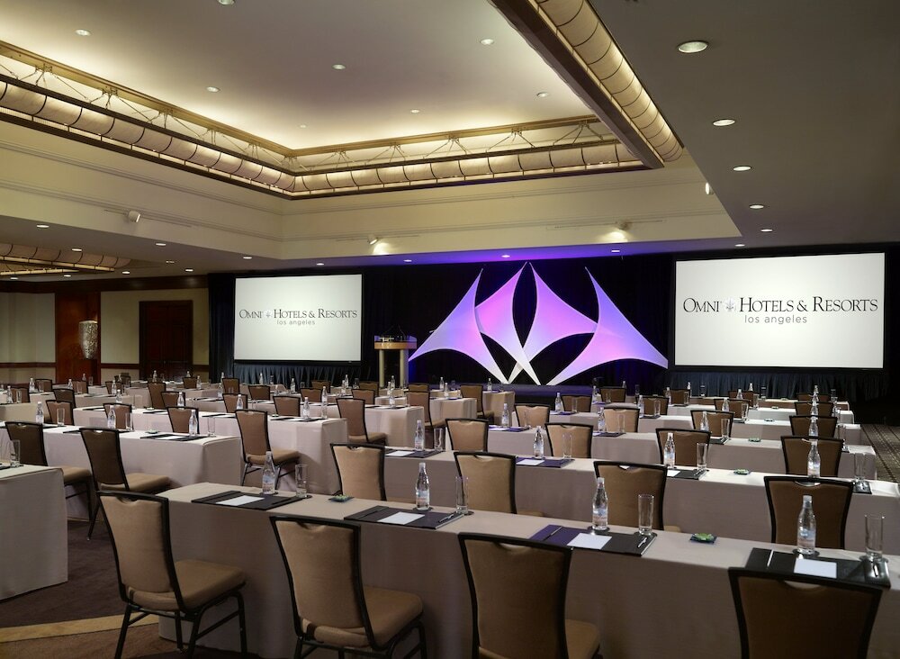 Фото Omni Los Angeles Hotel at California Plaza