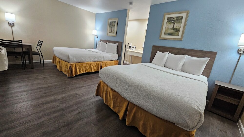 Фото Travelodge by Wyndham Wenatchee