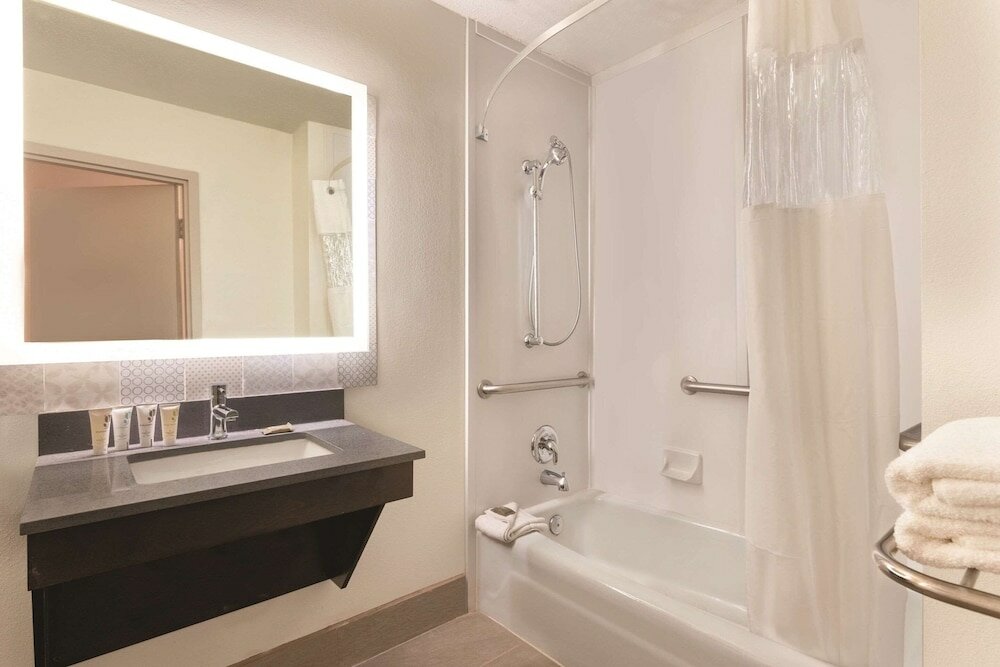 Фото Country Inn & Suites by Radisson, North Little Rock, Ar