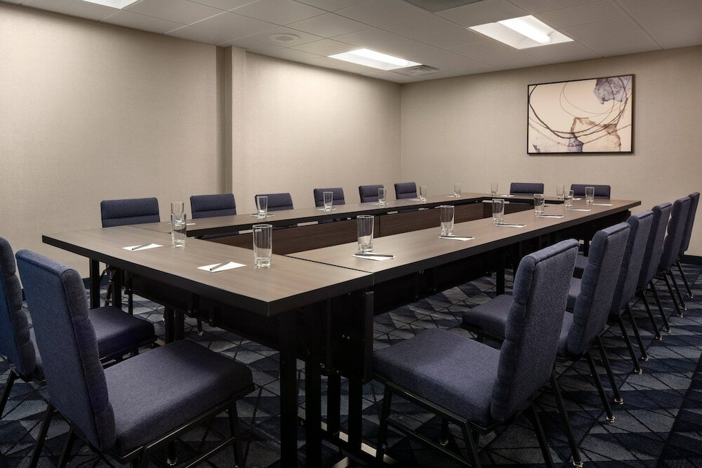 Фото Courtyard by Marriott Fresno