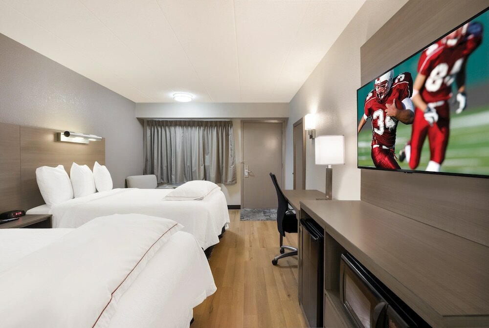 Фото Red Roof Inn Plus+ Chicago - Naperville