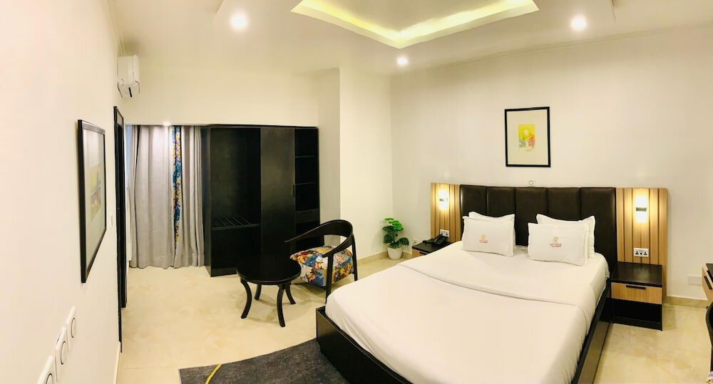Фото Hotel Bon Voyage