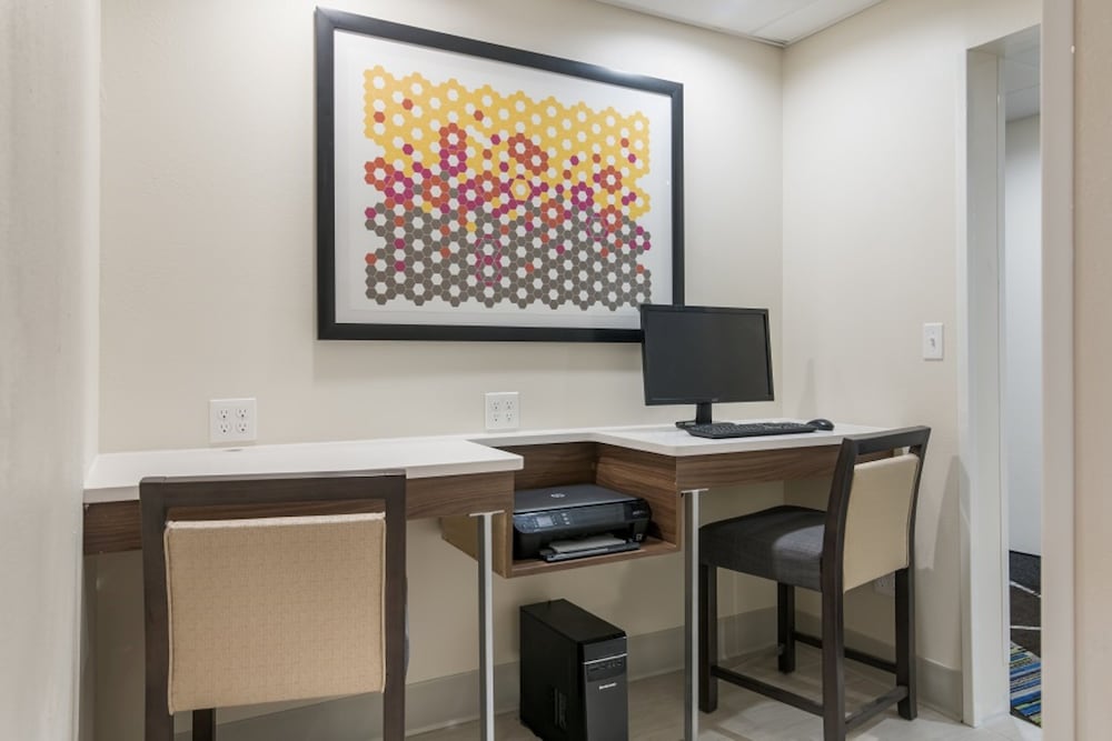 Фото Holiday Inn Express Plymouth, an Ihg Hotel