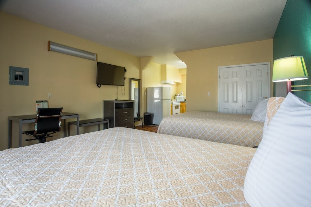 Фото Pinn Road Inn and Suites