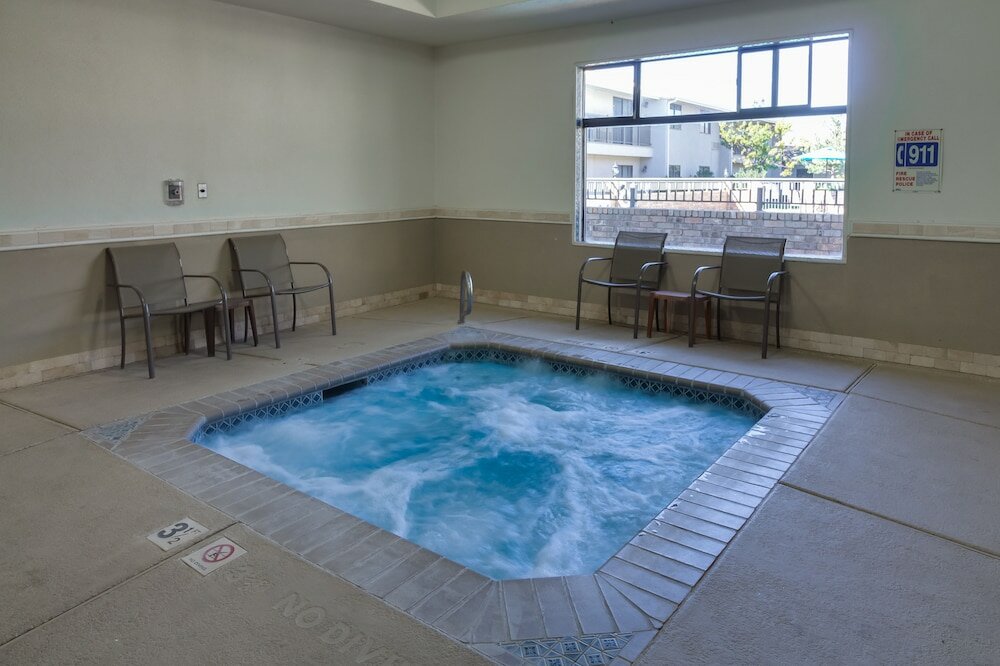 Фото Ashmore Inn and Suites