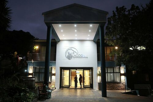 Внешний вид отеля Blue Lagoon Hotel and Conference Centre в Ист-Лондоне, фото 2