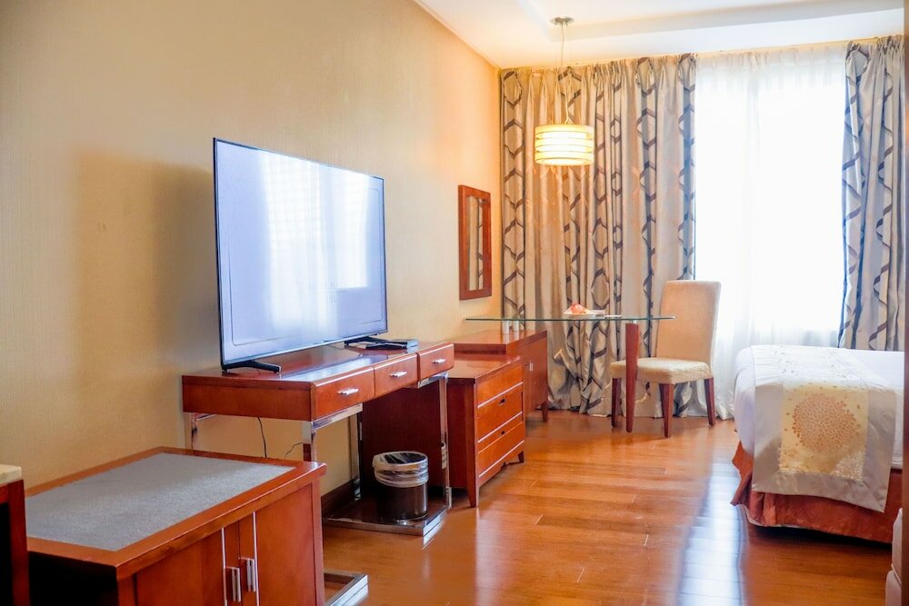 Фото The Avenue Plaza Hotel